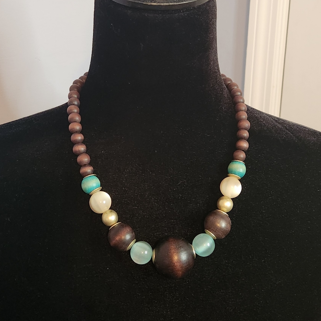 Elegant Beaded Necklace With Brown And Blue Accents Costume Jewelry